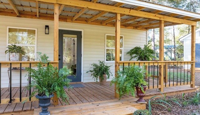 New Cottage within minutes from our Famous Springs!