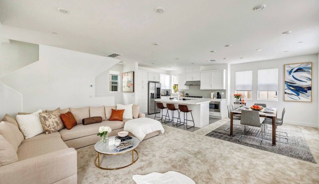 New Lux Oasis 4BR w/Pool, Spa, BBQ, Arcade & Gym