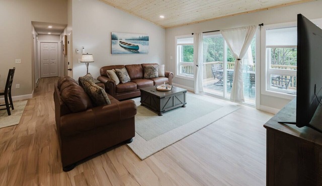NEW! Modern and Cozy Getaway