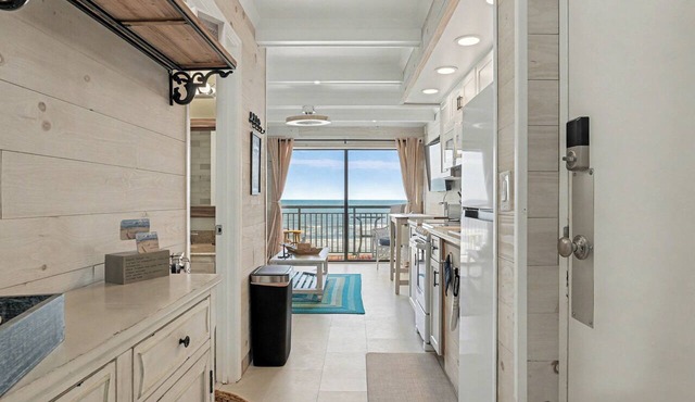 'Newly Remodeled' - Beautiful beach themed Oceanfront Condo on Crescent Beach