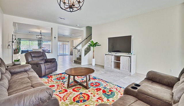 Newly renovated 2-story 5bedroom 3.5 bathroom house.