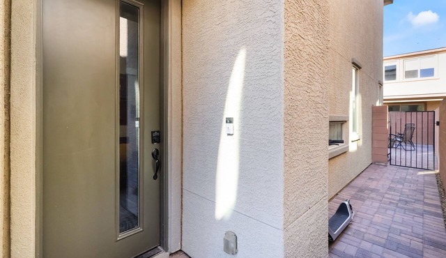 Nicely decorated home with 5 bedrooms and 4 baths. Two en-suite baths!