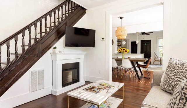 Northfork Townhouse-walk to all/Newly Renovated