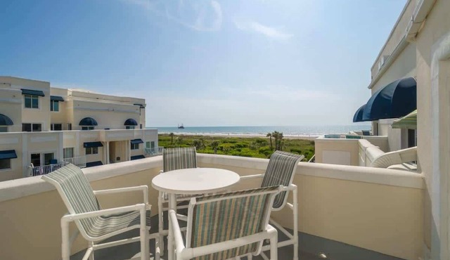 Ocean View, 2 Primary Suites, Heated Pool, Beach