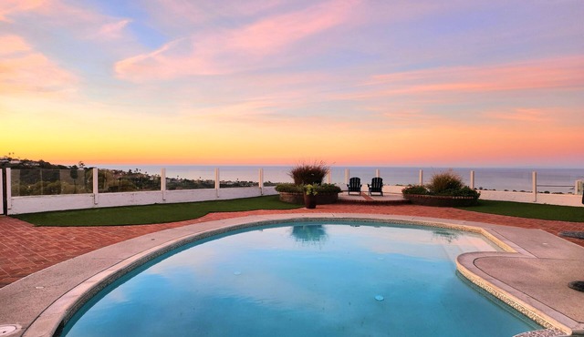 Ocean View 4 Bedroom Home with Private, Heated Pool & Jacuzzi with Firepit & BBQ