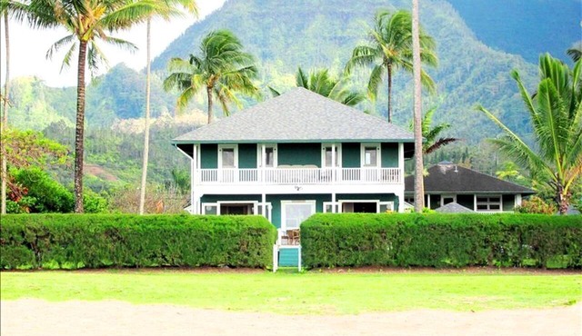Oceanfront Cottage Rental with Mountain Views in Hanalei, Hawaii