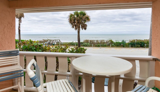 Oceanfront, Dog & Family Friendly, sleeps up to 5 in a small beach town.