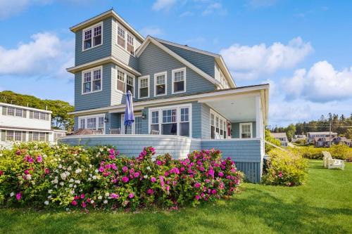 Oceanfront home incredible ocean views, deck & location