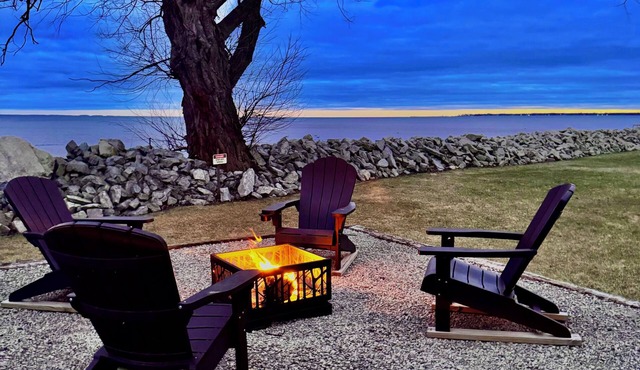 Oconto Waterfront Wilderness Cabin/Dogs Welcome