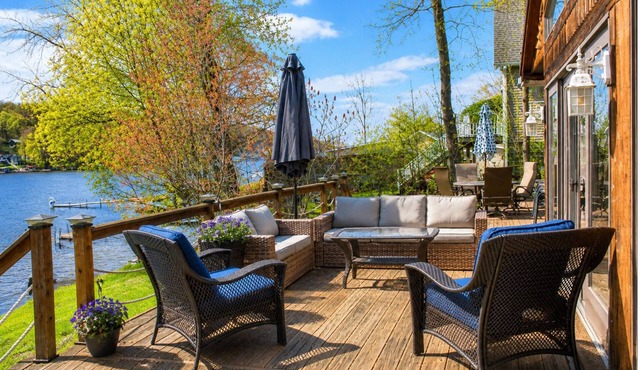 On Bay Time- Modern Waterfront Escape