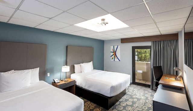 Outdoor Pool And Free Airport Shuttle, Near Cruise Terminal | 4 Relaxing Units
