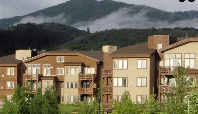 Park City Condo Newly Remodeled With Pool/Hot Tub And Secure Garage Parking