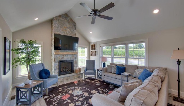 Patio & Yard: Newly Built Retreat in Ronks!