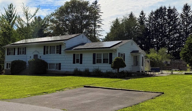 Peaceful 1-bedroom Suite in Goshen NY, 5 mins from Legoland! AC, Wi-fi, Pool inc