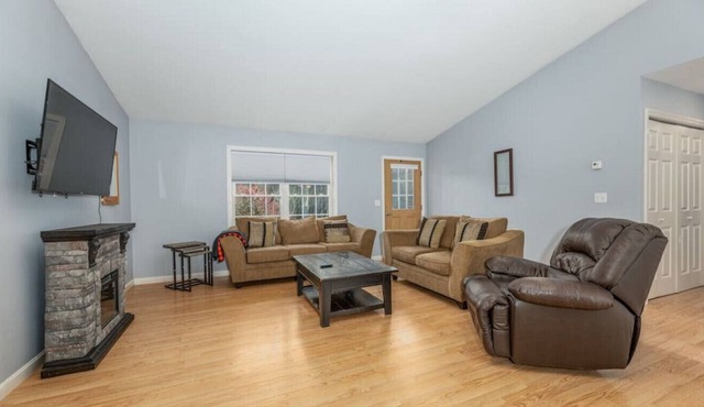 Peaceful Escape On Davis Pond | 3 Beds | Sleeps 6