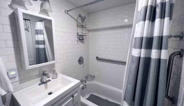 Perfect 2-bedroom condo with AC in peaceful Chautauqua Institution