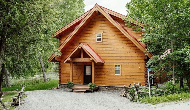 Pet-Friendly Cabin, Ideal for Family Glamping Trips in Ontario