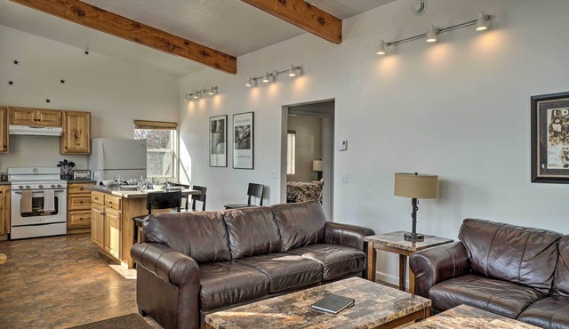 Pet-Friendly Duplex w/Northern Lights Aurora View
