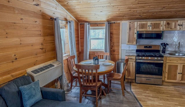 Pine and Paddle Cottage on Black Lake