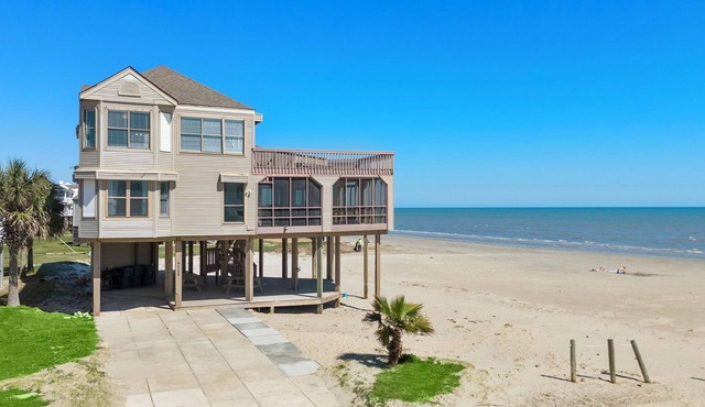 Pirates Beach Retreat | Pet Friendly & On Beach!