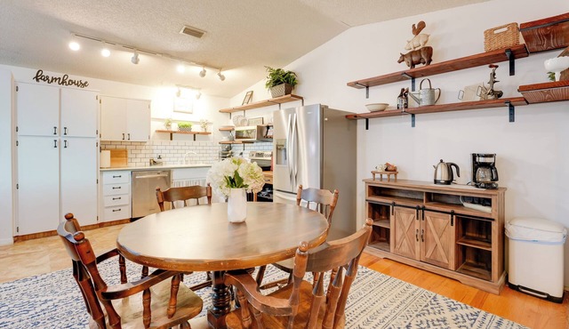 Pool & Patio Access: Breezy Getaway in Palm Harbor
