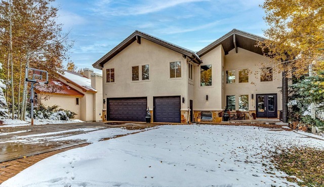 Posh Park City Paradise - Designer Interior, Hot Tub, Game Room & Epic Deck