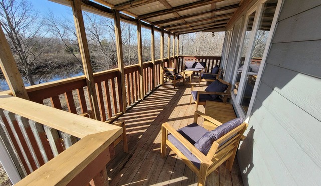 Prince Edward County Pond-Side Getaway! Family-friendly private oasis!
