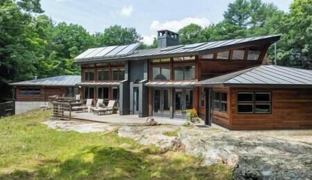 Private 10+ Acre Sanctuary! Custom Home in Norway