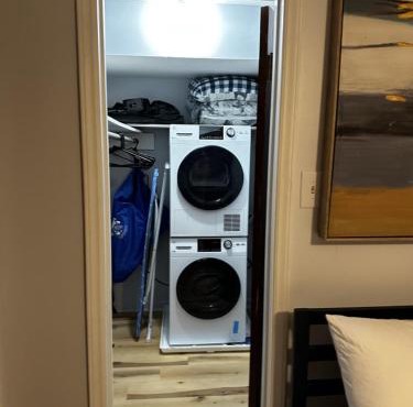 Private 1BR Mins to Downtown, Serene Backyard