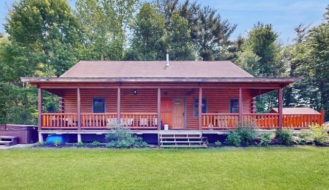 Private 2BR waterfront home, hot tub, pool table, sandy beach, BBQ, w/d, wifi