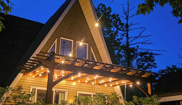 Private 4-Acre Retreat Sleeps 13 Fire Pit Playground, 5 min to State Park