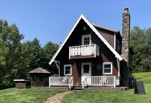 Private 5-Acre Farmhouse Retreat