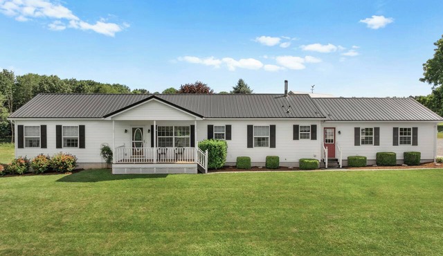 Private Backyard & Deck · Family-Friendly