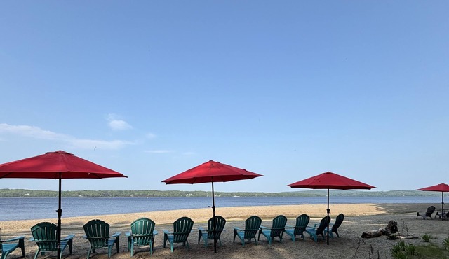 "🌊🏖️ Private beach🌲🏞️ Acadia?. 🦞🛥️ Bar Harbor😴 Sleeps 20🐾🐶 Pet friendly❤️affordable