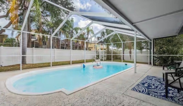 Private Heated Pool Retreat Near Clearwater & TPA in Oldsmar