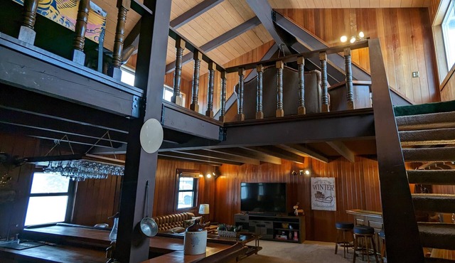 Private mountain lodge on 140 acres, only 20min to Park City!