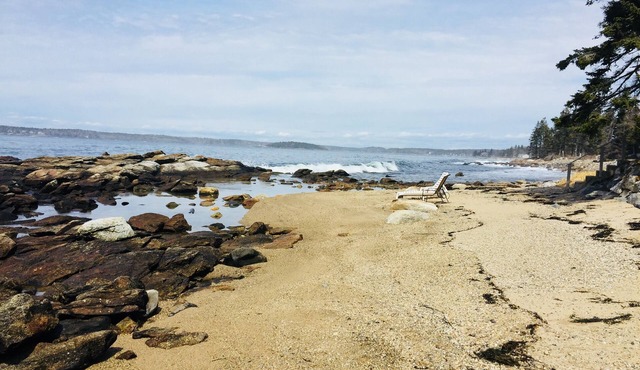 Private Oceanfront Cottage, Private Sand Beach -Lighthouse one mile away