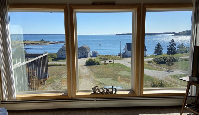 Private panoramic Ocean View 2 bedroom 2 Bathroom house with elevated view.