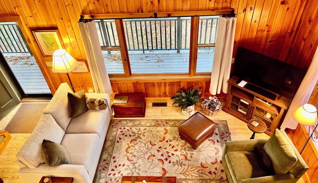 Private, Remodeled 3 Bedroom 2 Bath Home on Howard Pond 15 Min to Sunday River