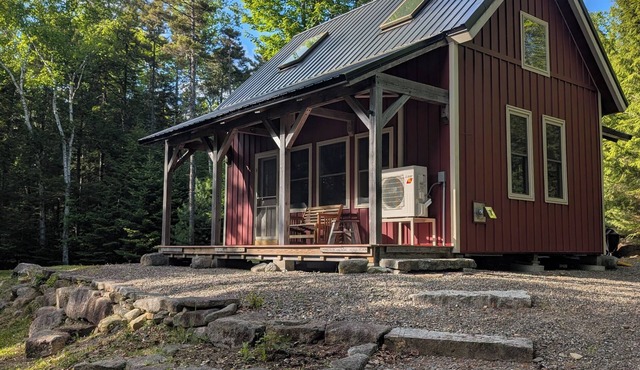 Private waterfront cabin with 4 acres on Egg Pond - Lincoln
