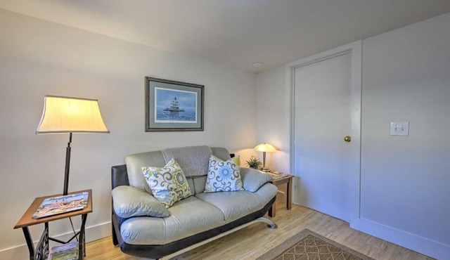 Quaint DT Greenport Apt - 2 Mi to Shelter Island!