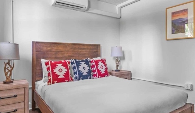 Queen Suite + Kitchenette