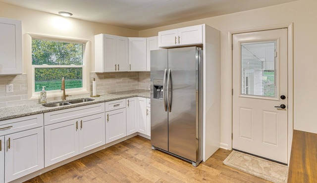 Quiet Country Stay: Modern Home Near Paducah