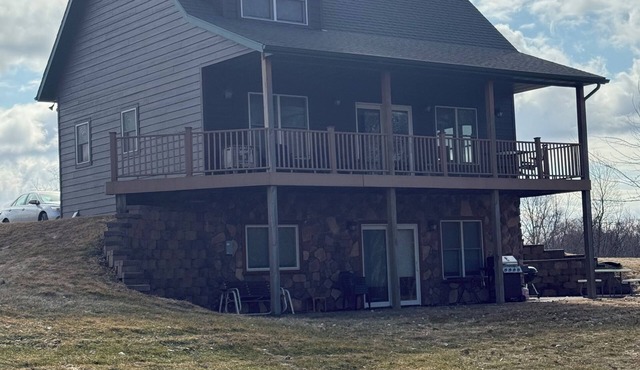Quiet, secluded bluff top cabin with beautiful sunsets