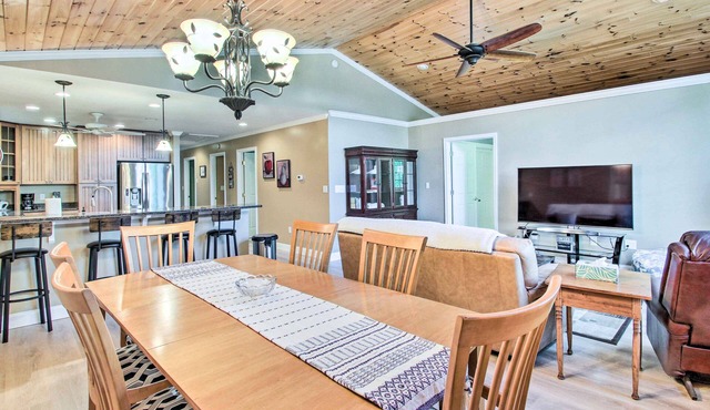 Readfield Retreat w/Lake Maranacook Views!