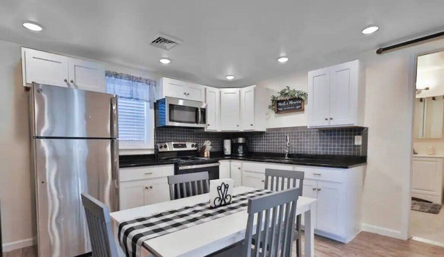 Recently Renovated Apartment in Bethel, minutes from I-78