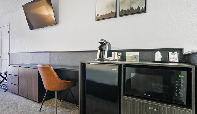 Renovated Pet-Friendly Double Room