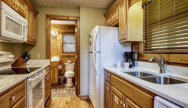 Rest and Relax in this Fully-Equipped Cabin Rental in Gatlinburg, Tennessee