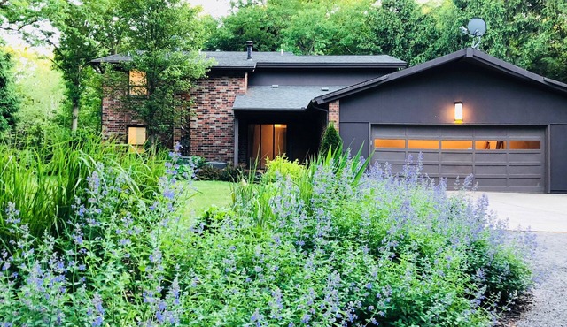 River front home/Game room/Cable/Grill/Fire Pit/Tennis Court/Wifi/AC in Pullman