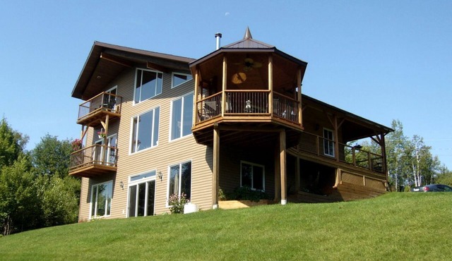 Riverfront Bed and Breakfast Suite in New Brunswick, Canada in Upper Kingsclear